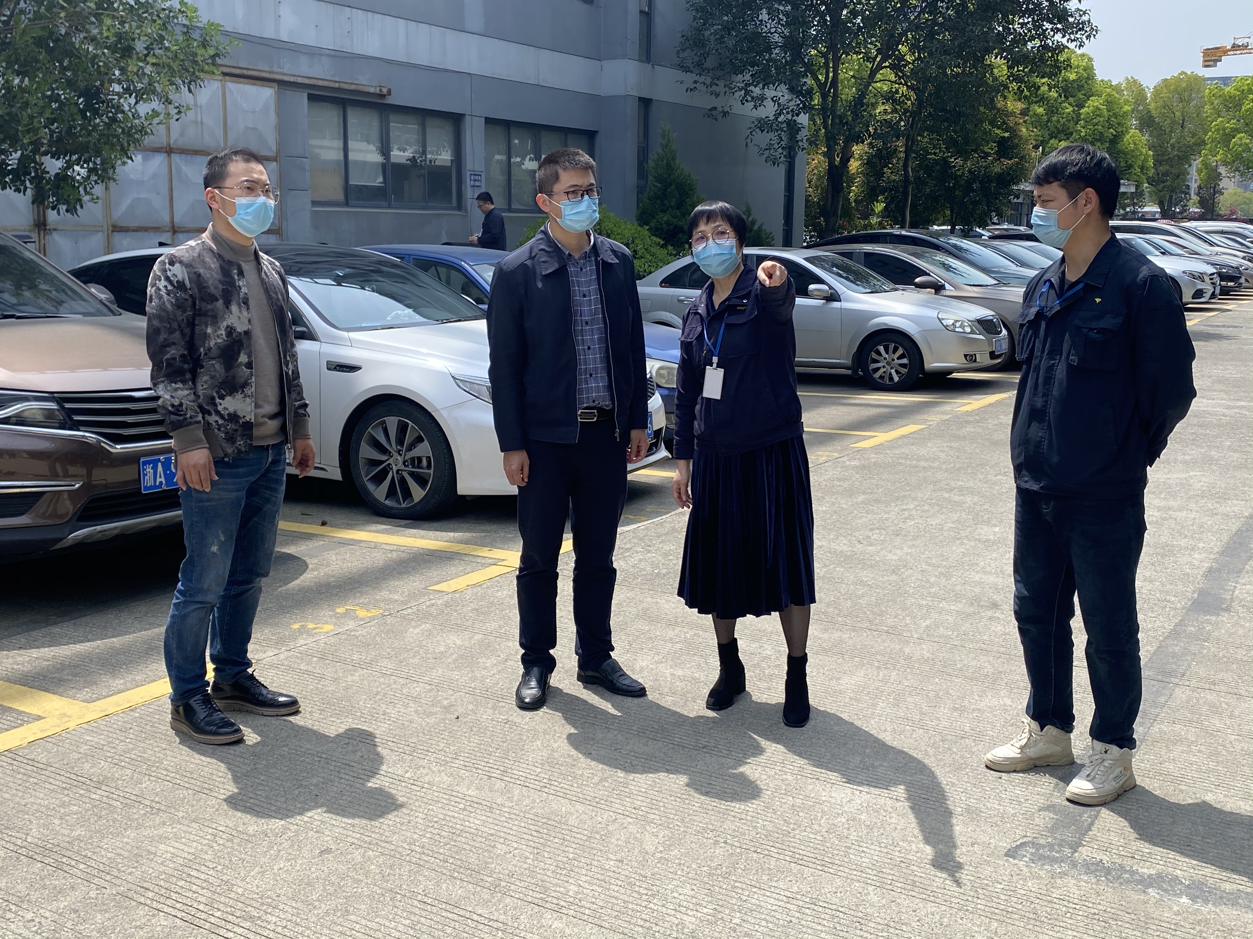 西湖區(qū)副區(qū)長李揚章一行蒞臨浙大鳴泉督導、檢查進口物料防疫工作
